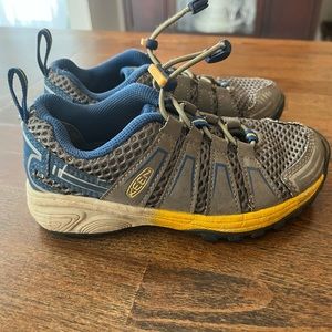 Keen toddler shoes size 10